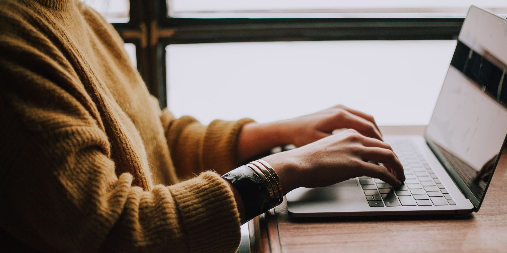 A lady typing on her computer