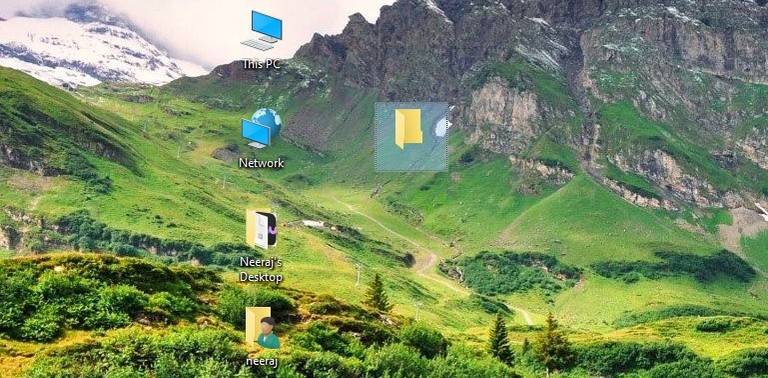 Folder on Desktop With Name Field Invisible