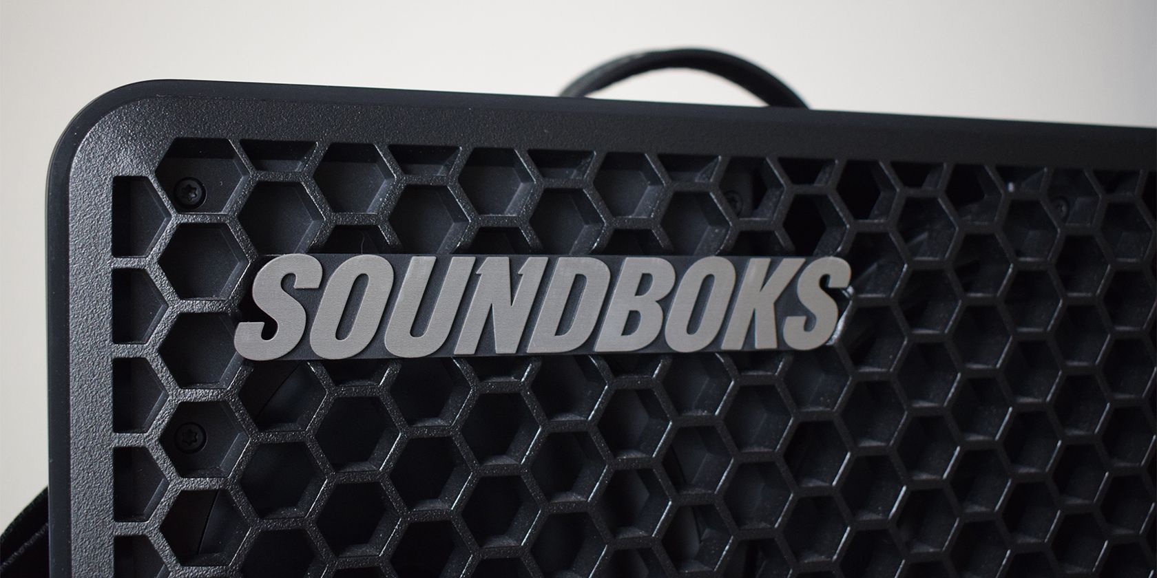 لوگوی Soundboks Go روی جلوپنجره