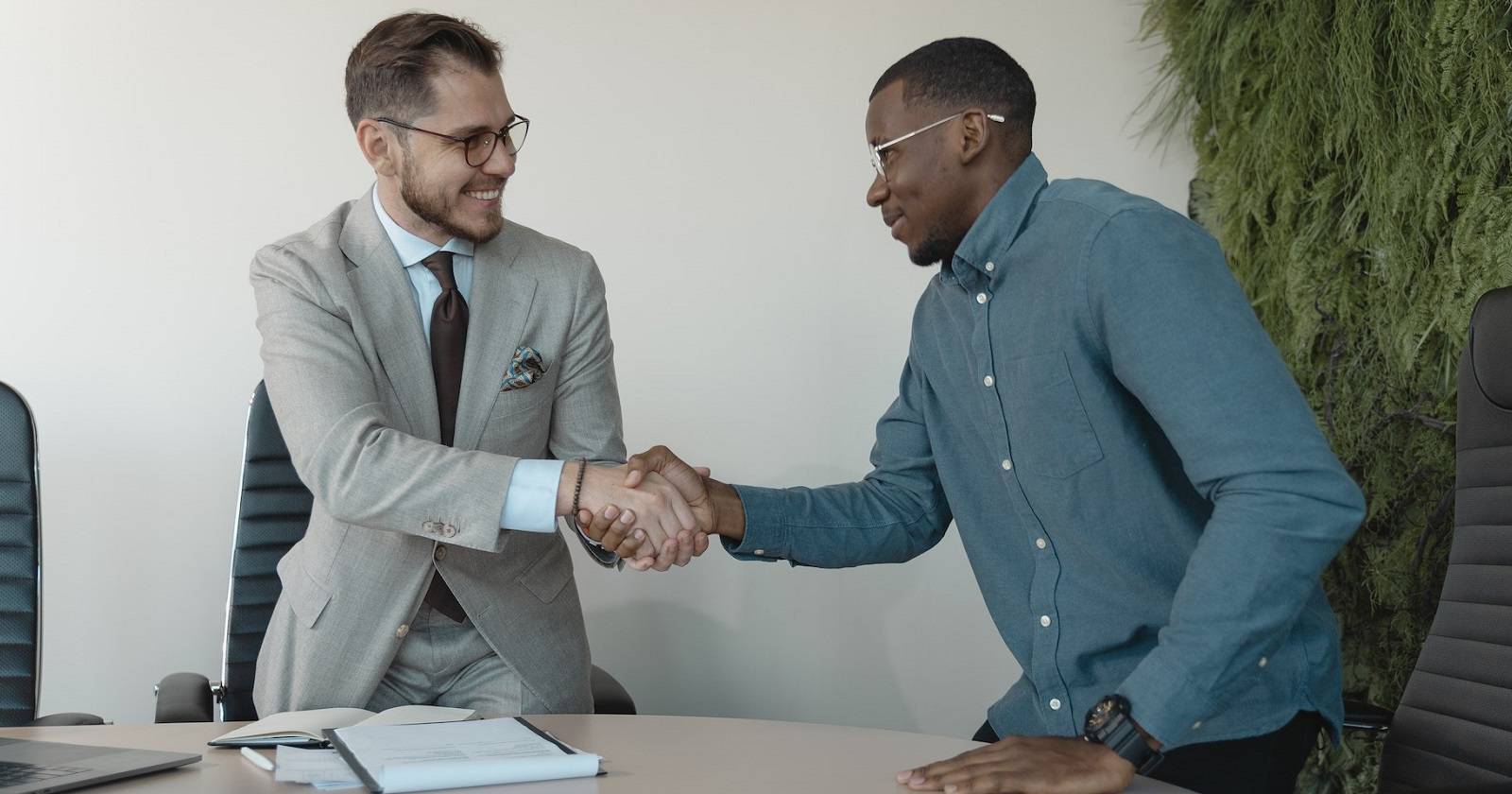 How to Find the Right Boss With 5 Smart Research Tips