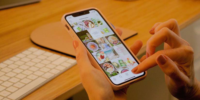 7 Ways Social Media Brings People Together