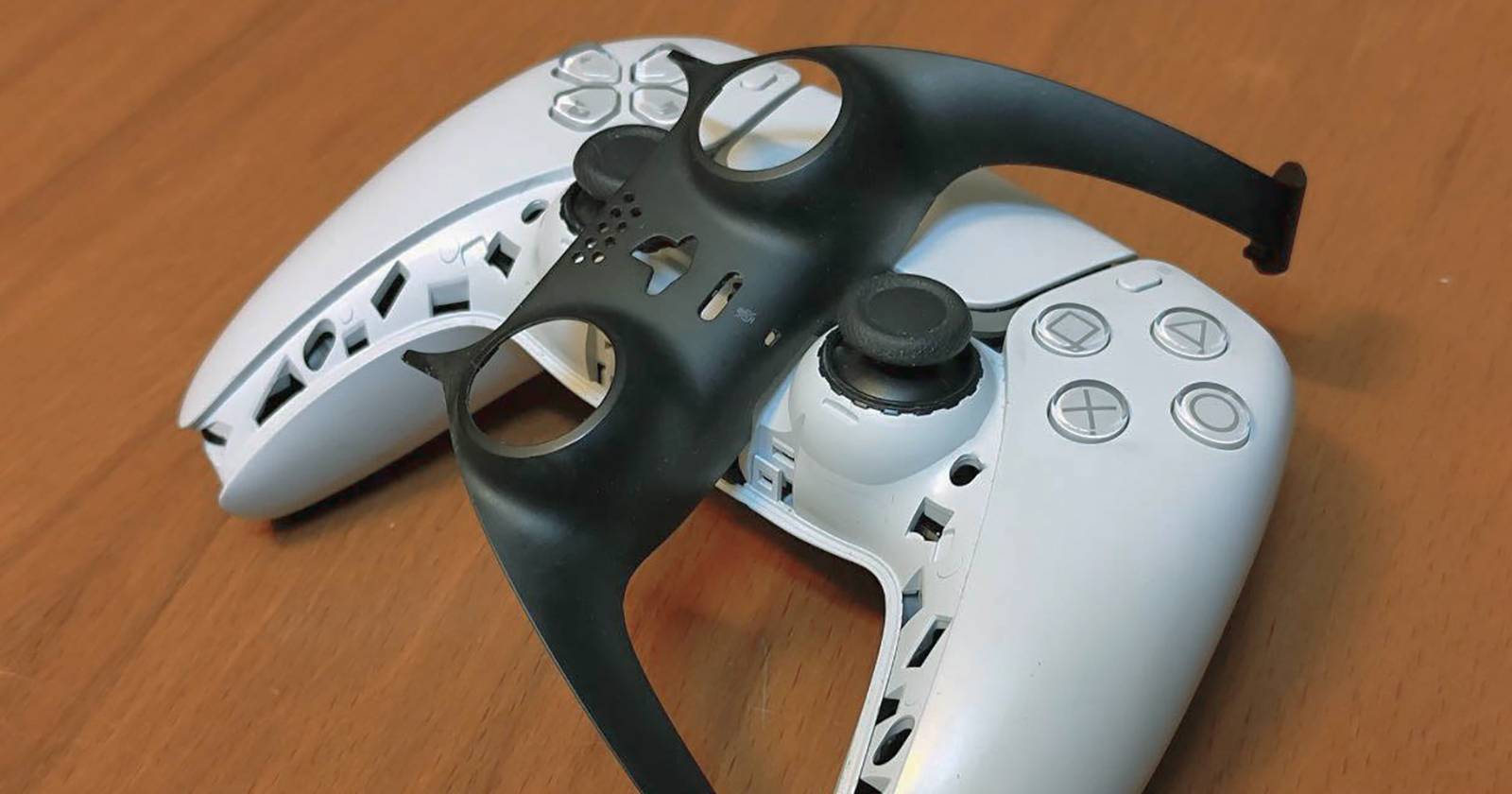 How to Replace Your DualSense Controller’s Faceplate