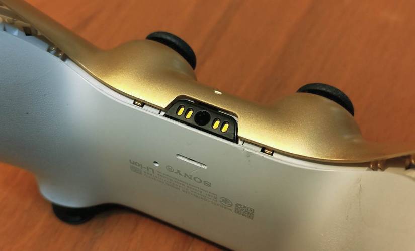 How to Replace Your DualSense Controller’s Faceplate