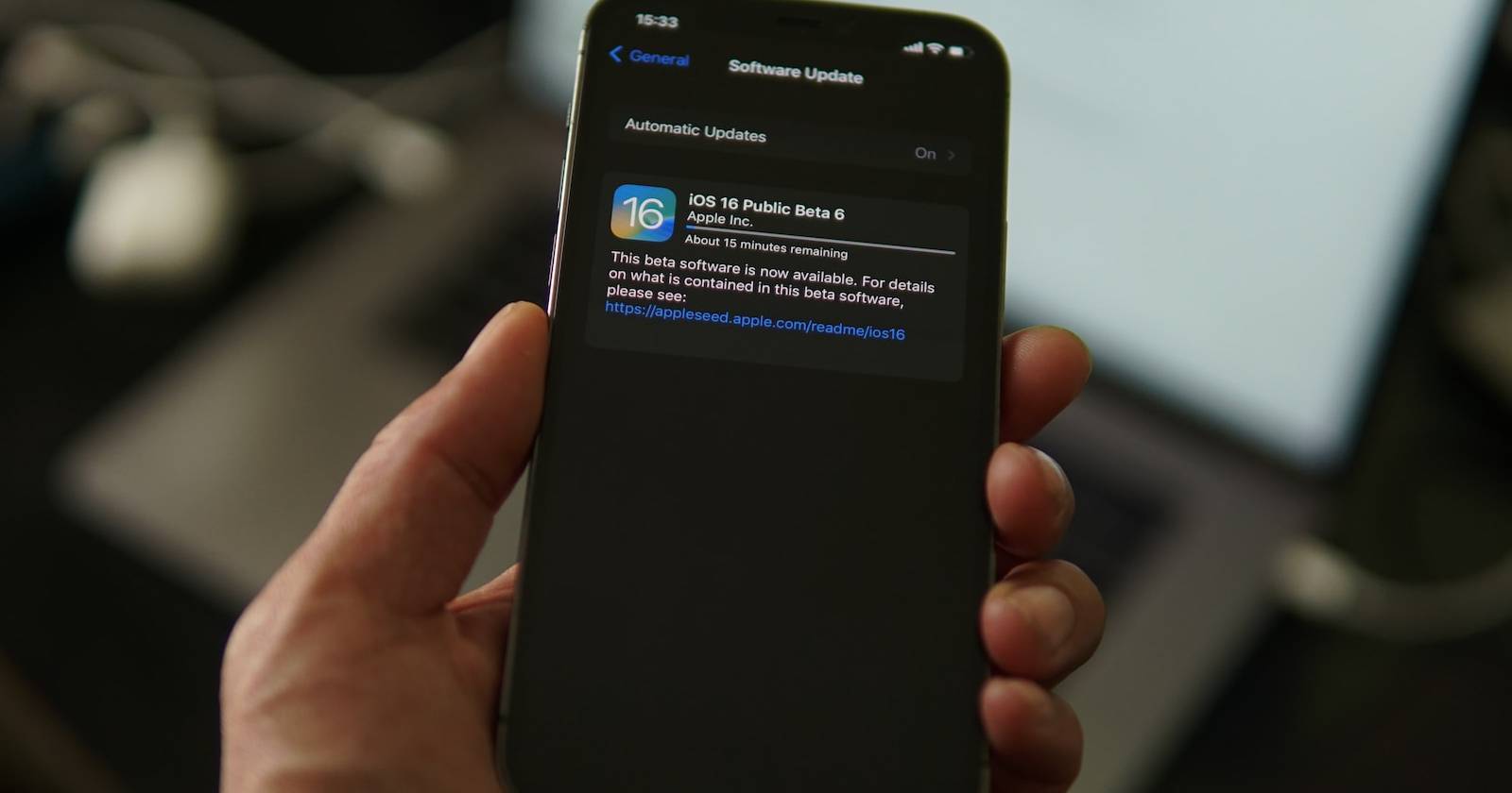 4 Reasons You Shouldn't Be Quick to Update iOS on Your Old iPhone