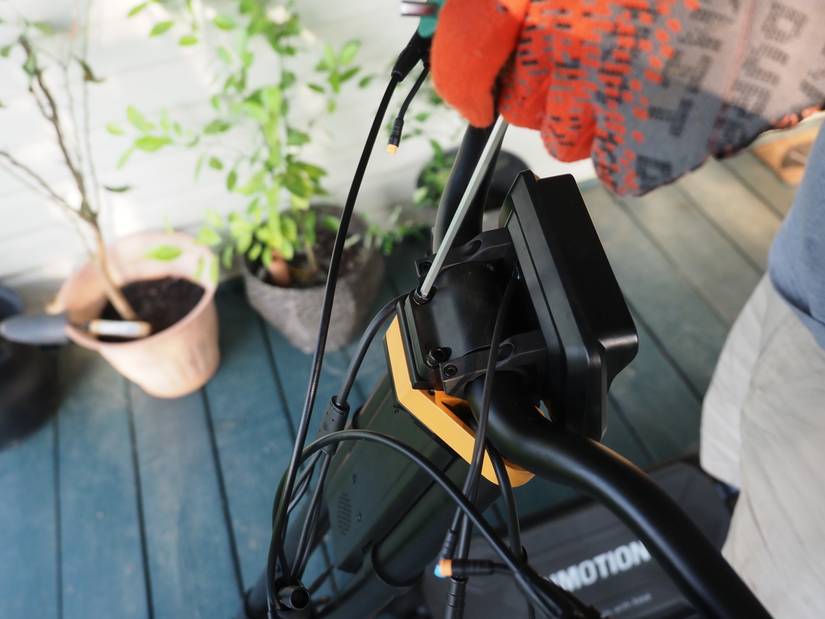 Waterloo Inmotion Screen Inmotion RS Review: The 68mph Transforming eScooter Beast