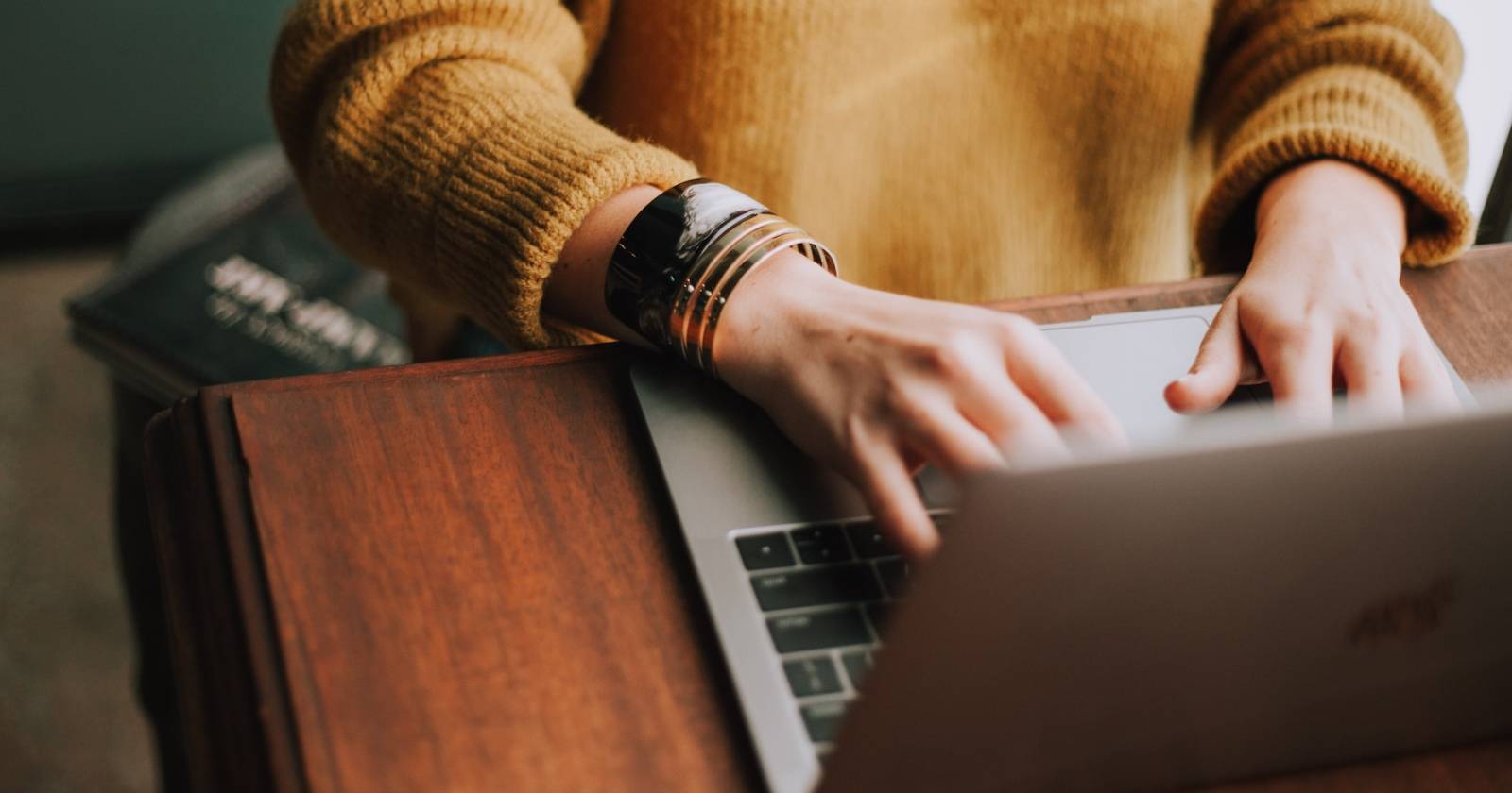 5 Effective AI Writing Assistant Tools to Use on Your Mac