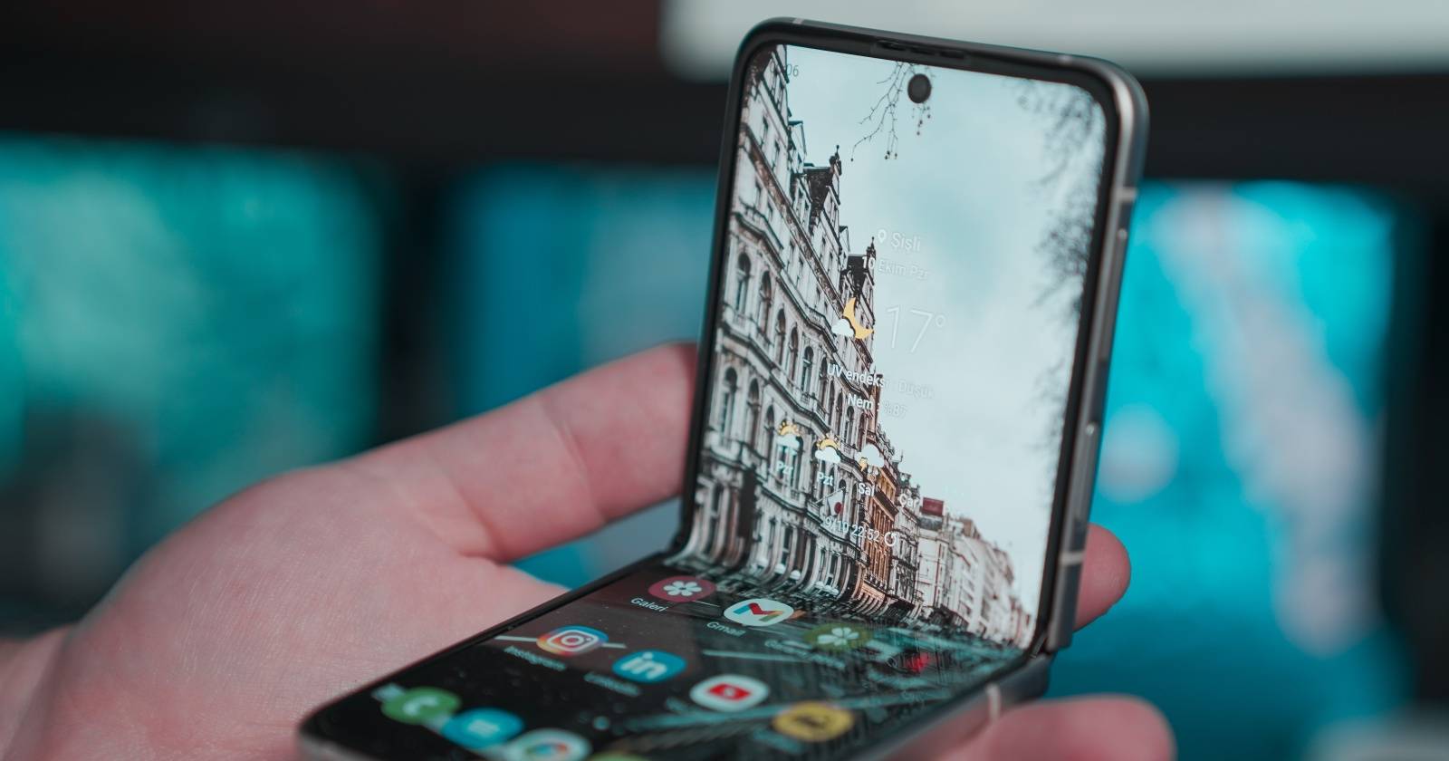 Why the Foldable Smartphone Crease Is Still an Issue in 2023
