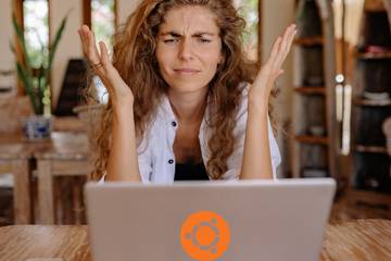lady frustasted with a package manager error on ubuntu