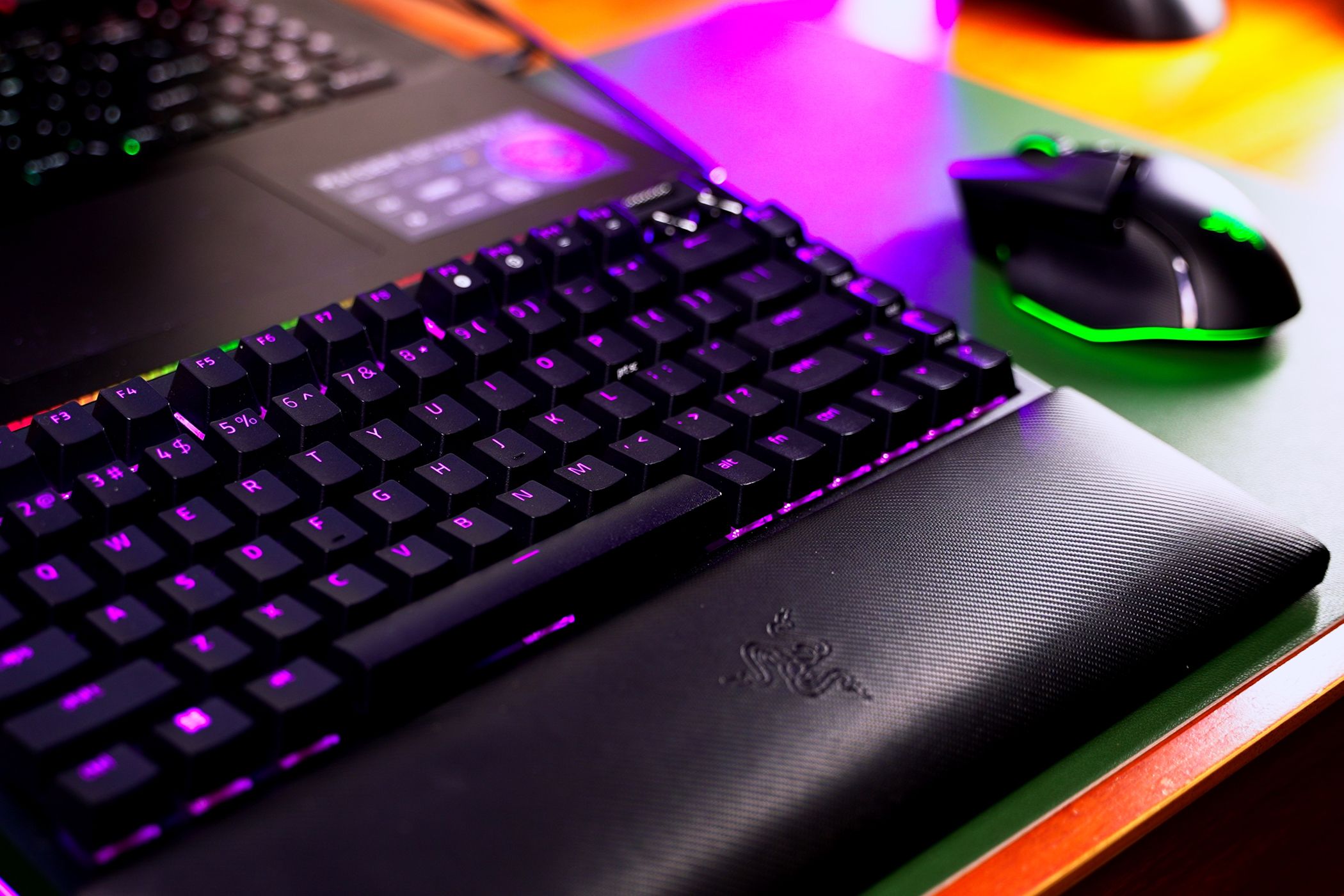 The new Razer BlackWidow V4 75% keyboard includes hot-swappable switches  for its keys - Neowin