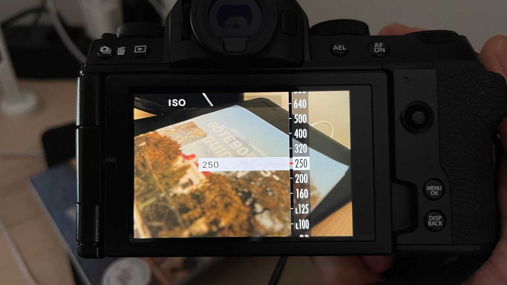 7 Features Smartphone Cameras Need to Beat DSLRs