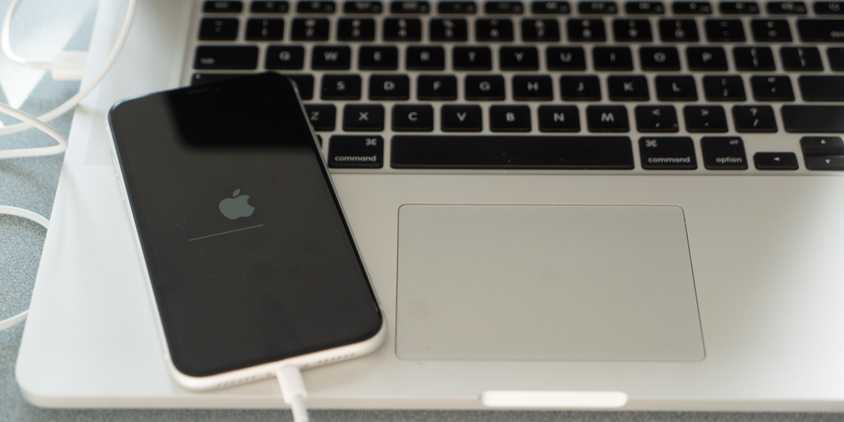 iPhone Resetting Connected to MacBook