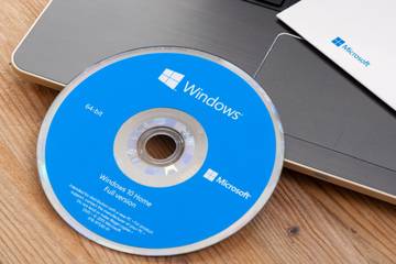 Windows 10 Install Disc on a laptop