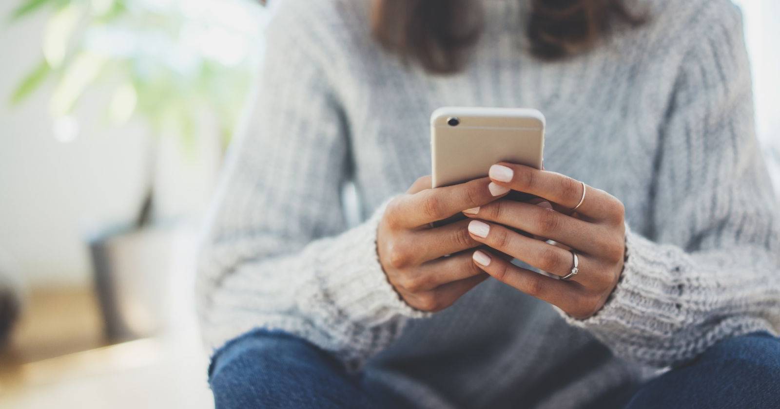 10 Fun Texting Games to Play on Chat With Friends and Family