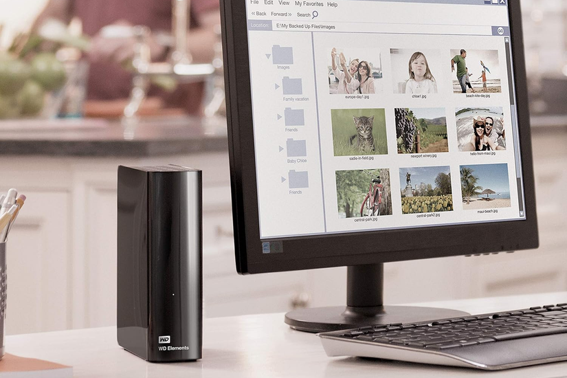 western digital elements desktop external hdd on desk, next to computer