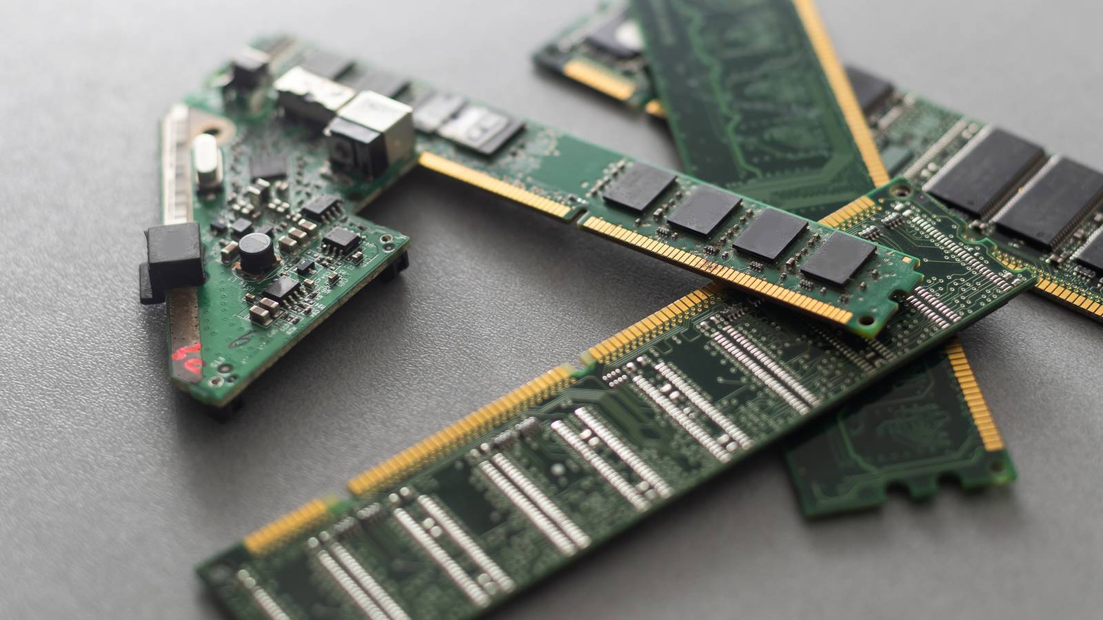 Should You Use 2 or 4 Sticks of RAM? Here's What You Need to Know