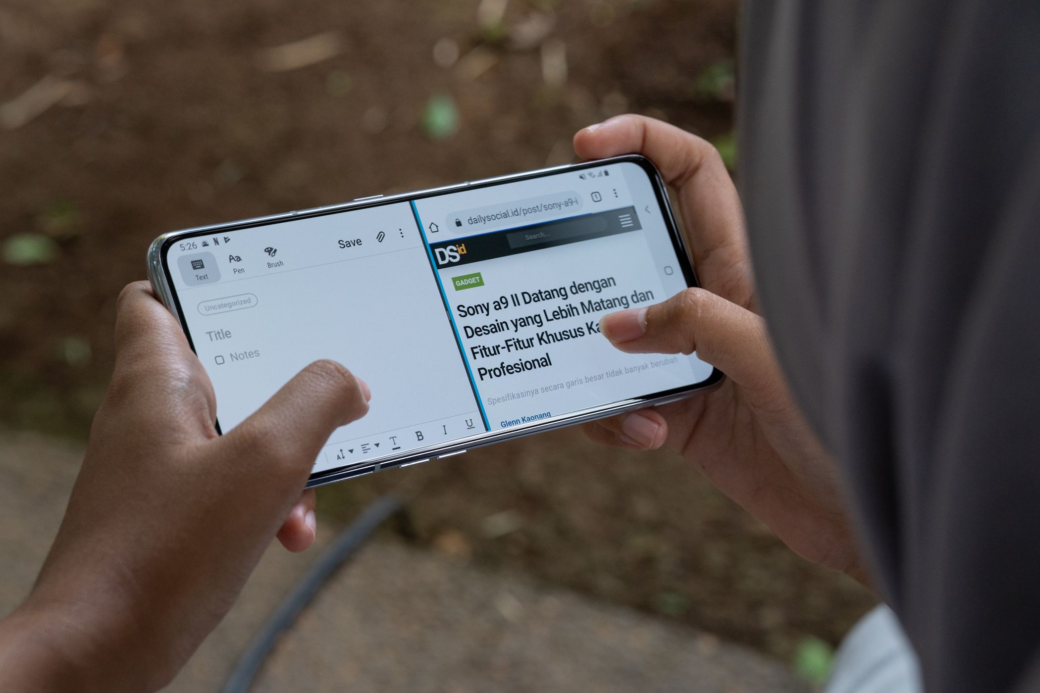 A person using split-screen view on their Galaxy phone