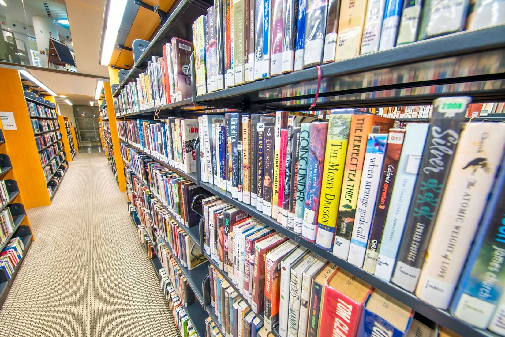 Even Though Amazon Kindles Now Have Color, I'm Sticking With Real Books