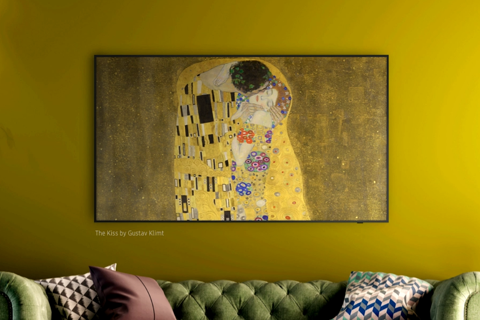 samsung art television displaying gustav klimt the kiss painting