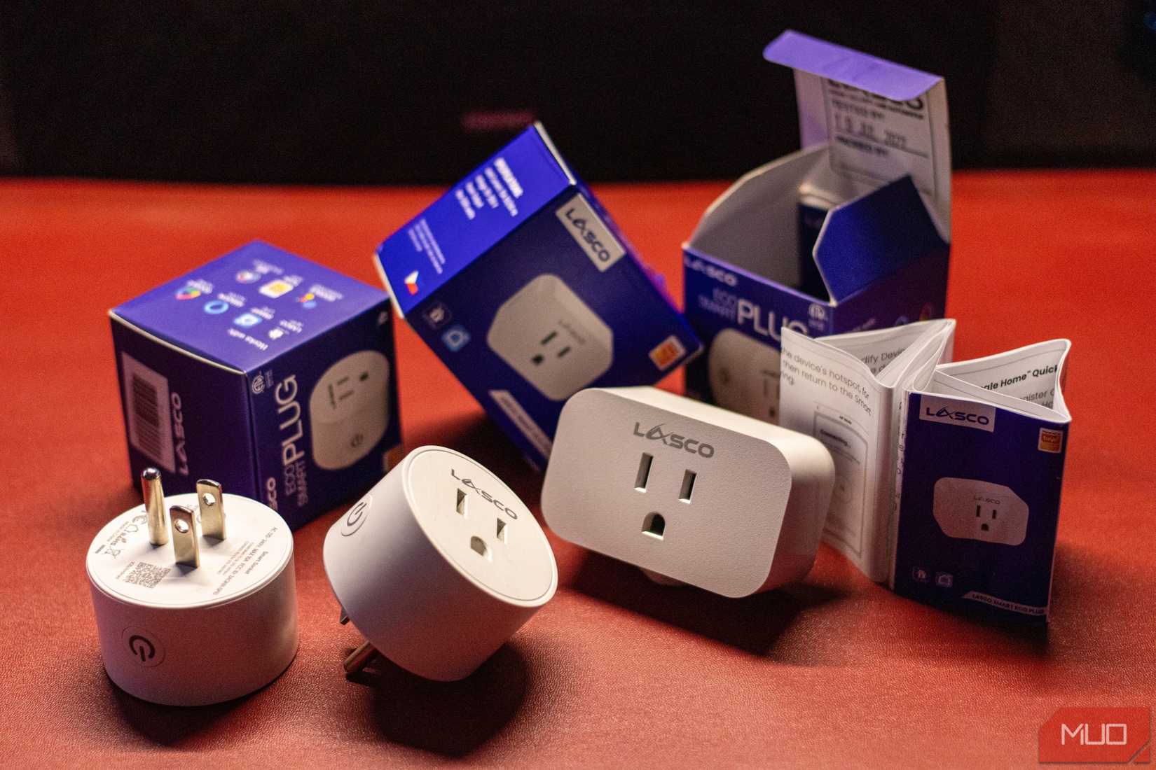 smart plugs with the manual and box