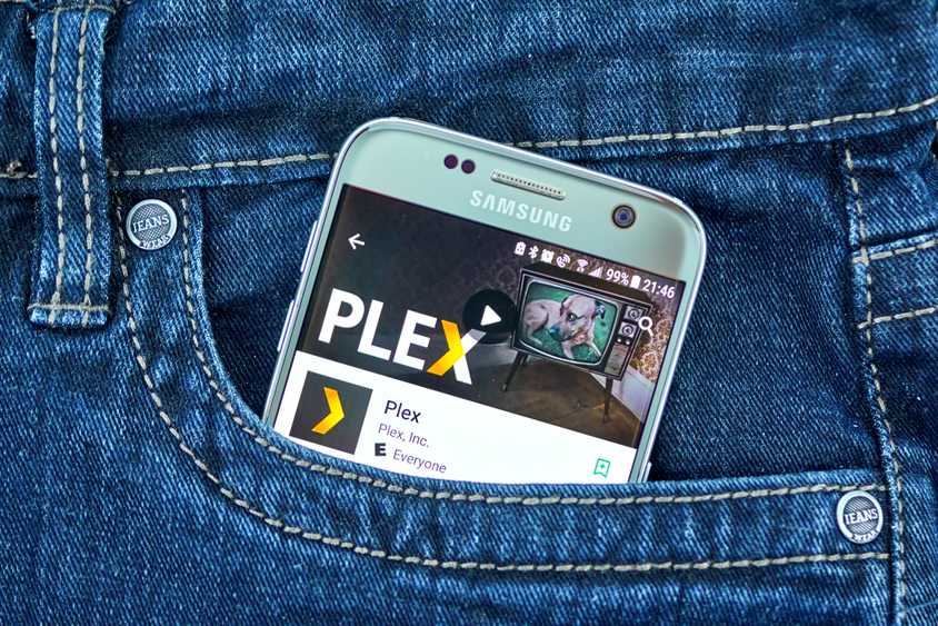 Device Jeans I Always Bring These 5 Streaming Devices on Vacation So I Can Watch ...