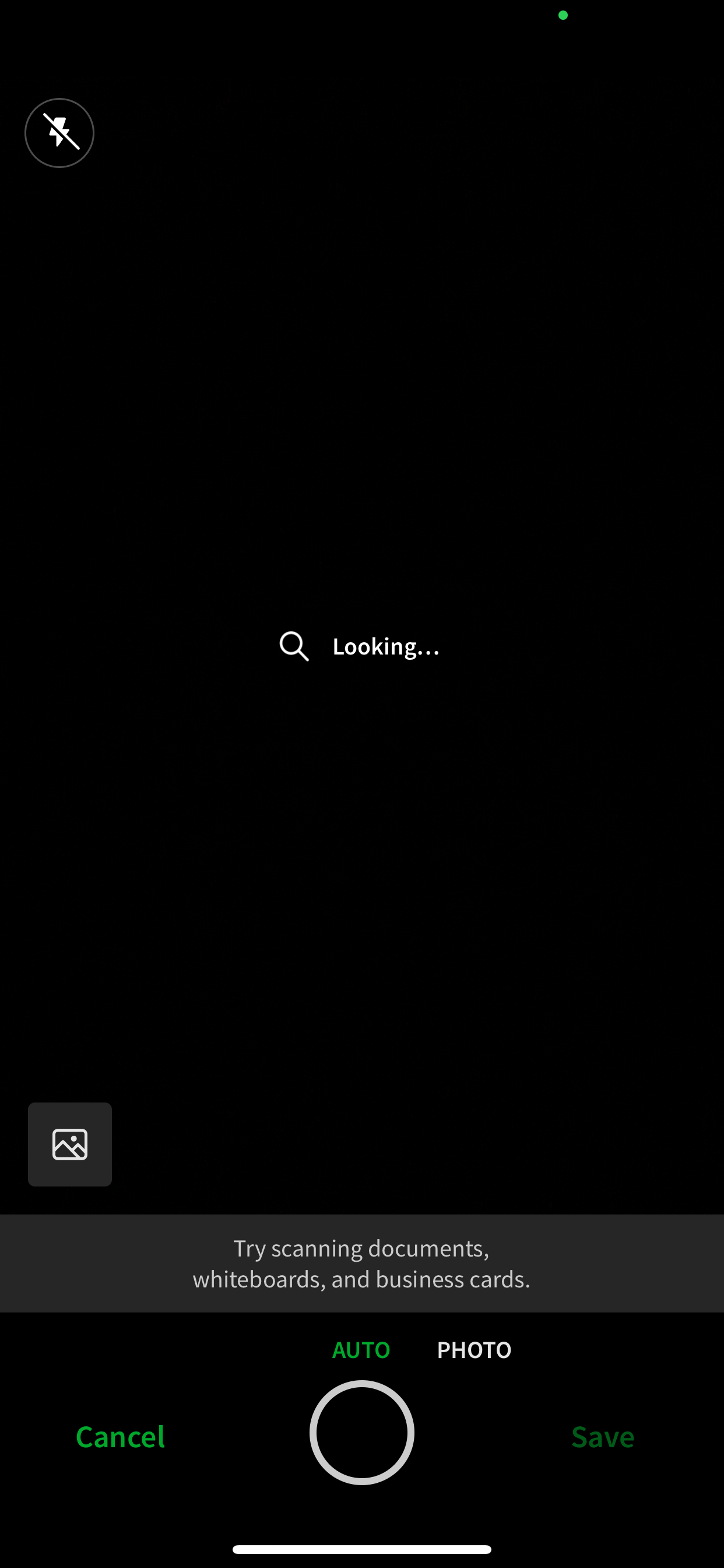 Evernoteのスマートフォンアプリで書類をスキャンしている画面。カメラで書類を撮影し、自動で補正される