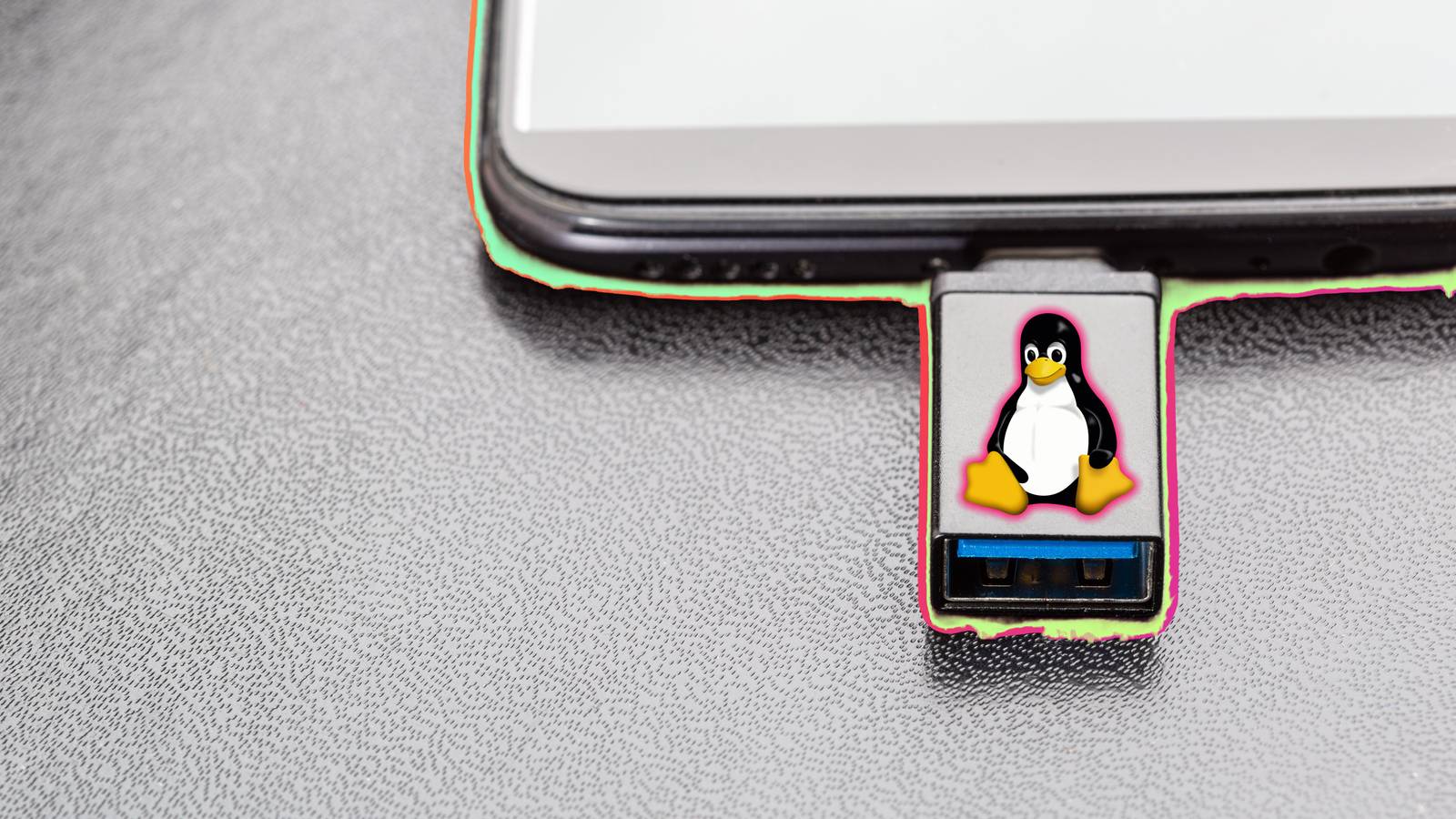 I Always Keep a Linux Live USB Handy for These 4 Reasons