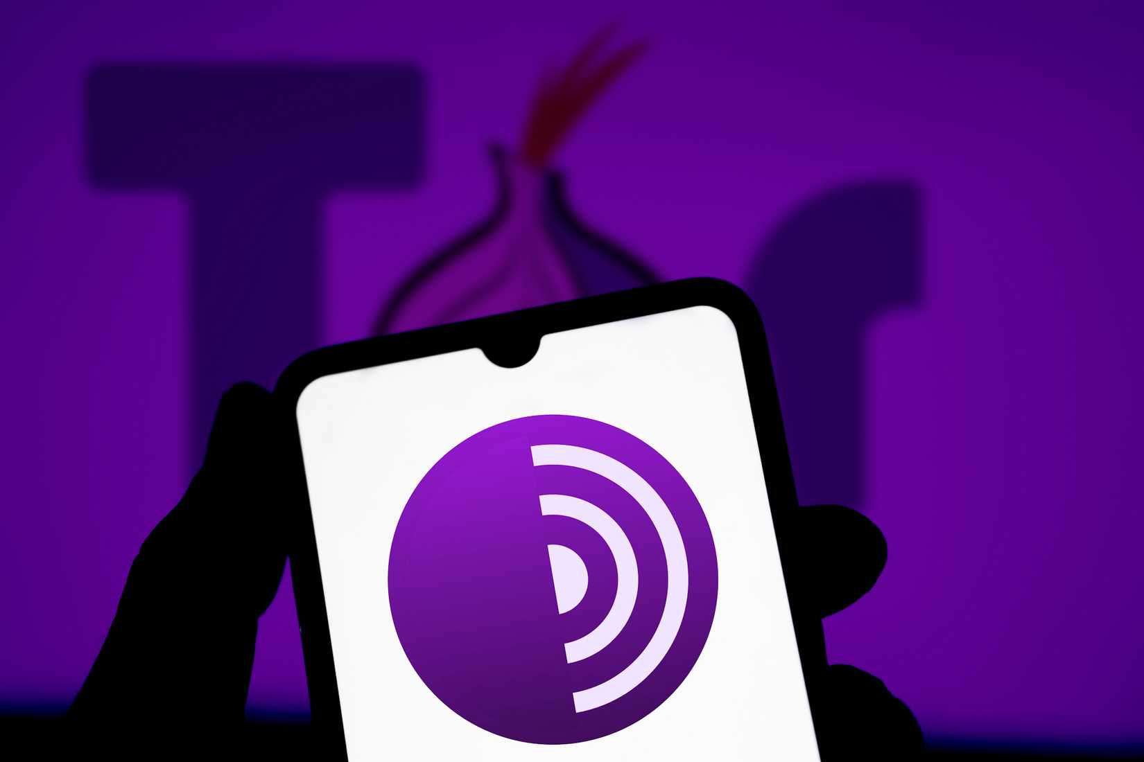 tor browser logo on purple tor background