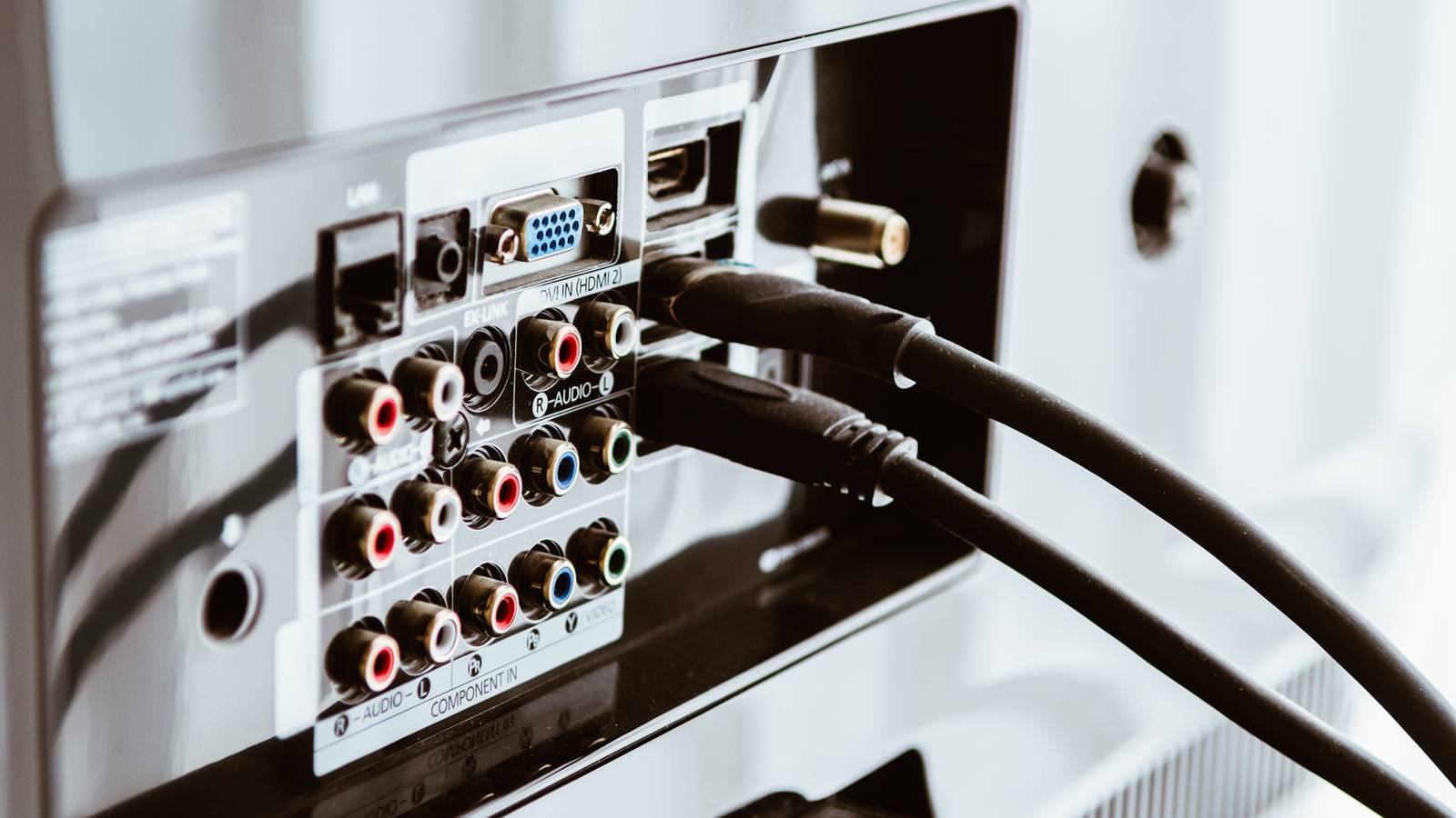 These 7 HDMI Tweaks Instantly Improve Picture and Sound on Any Smart TV