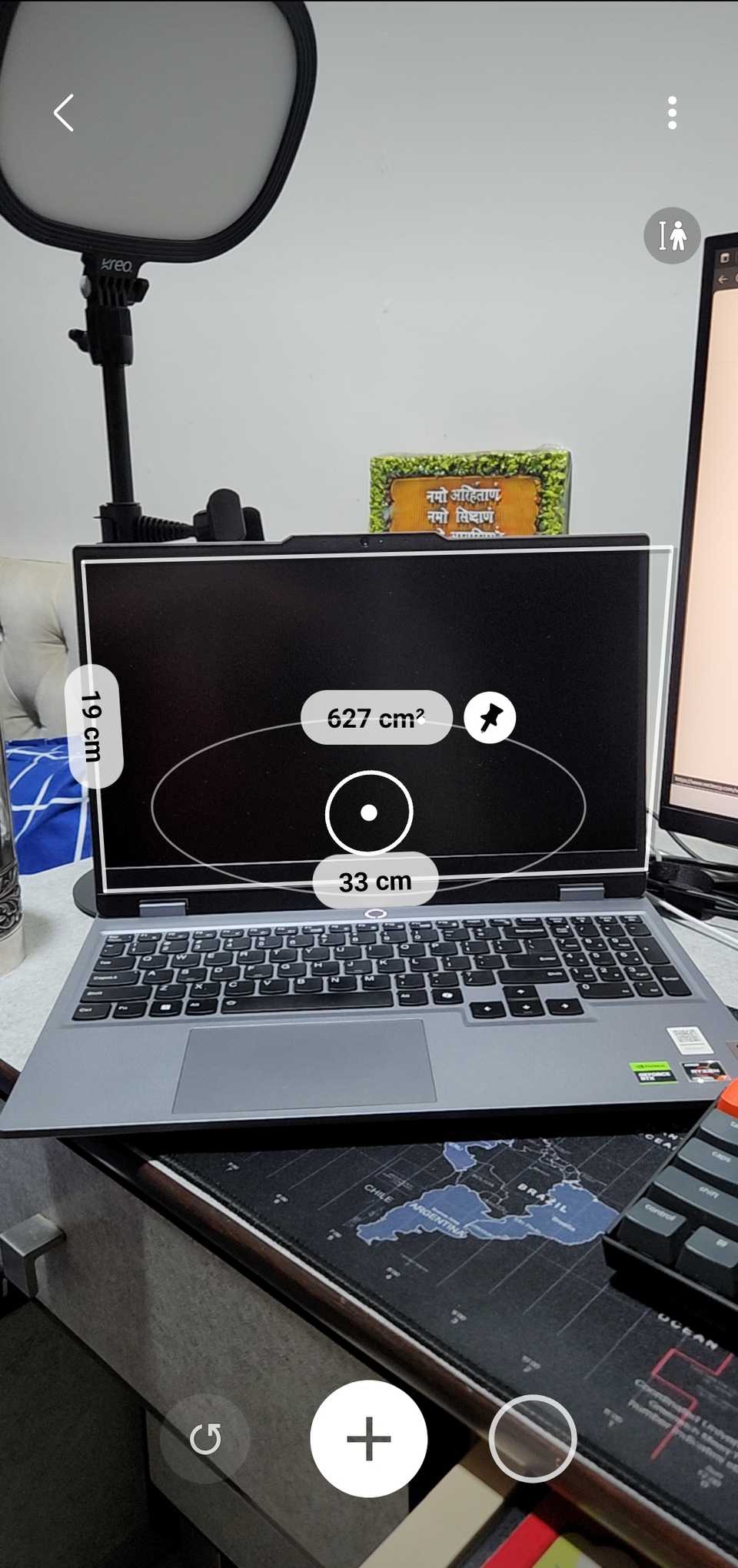 Quick Measure app showing laptop screen dimensions