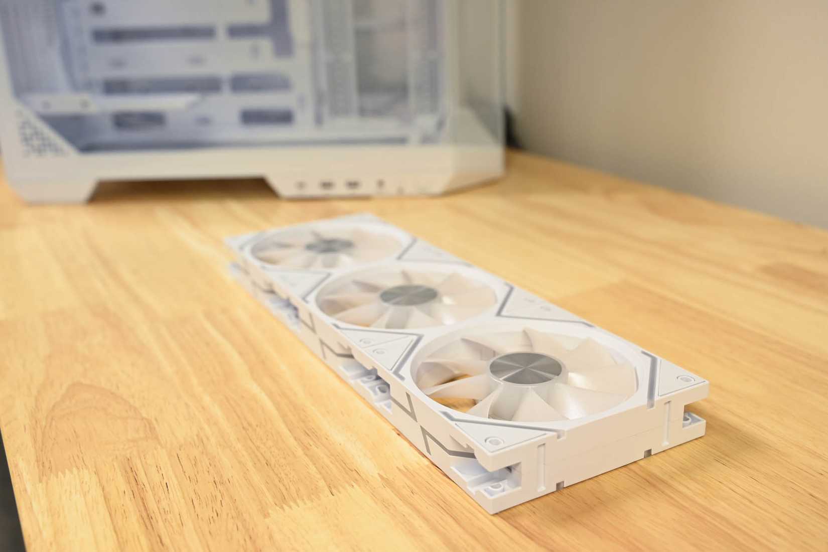 The three MSI MPG EZ120 ARGB fans