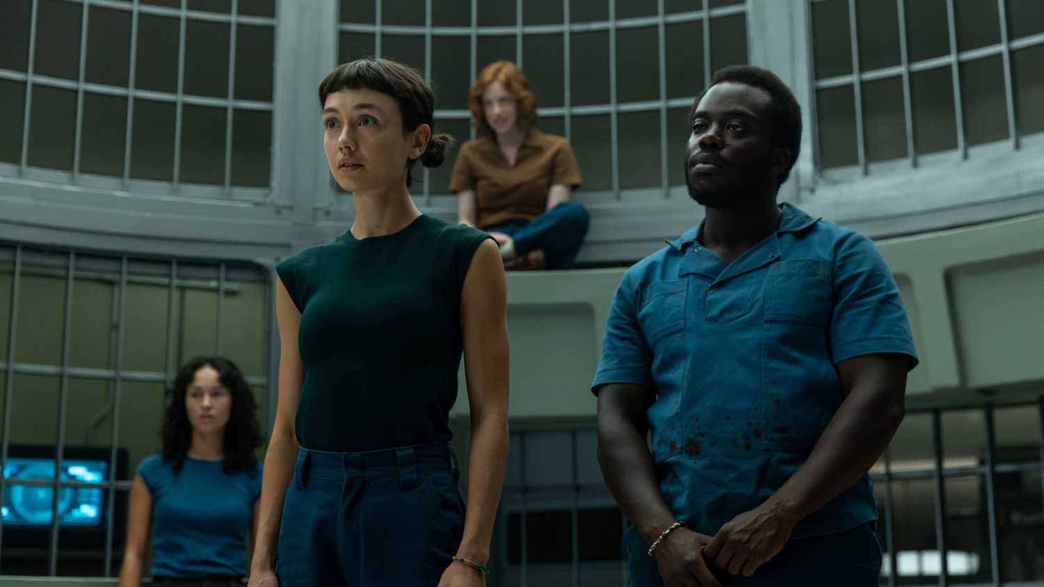 Wendy e os Meninos Perdidos na cadeia no final da temporada de Alien: Earth