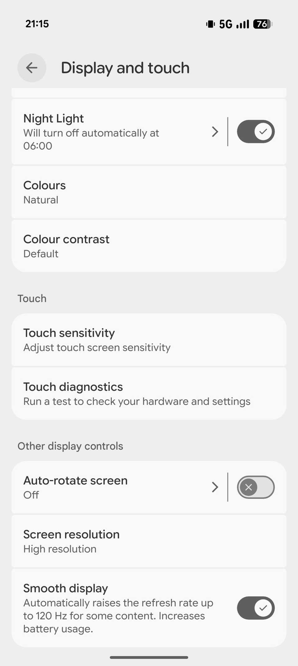 Smooth display option in Pixel 10 Settings turned on.