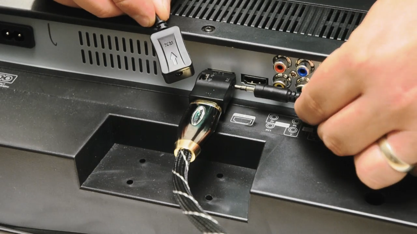 connecting 3.5mm IR cable