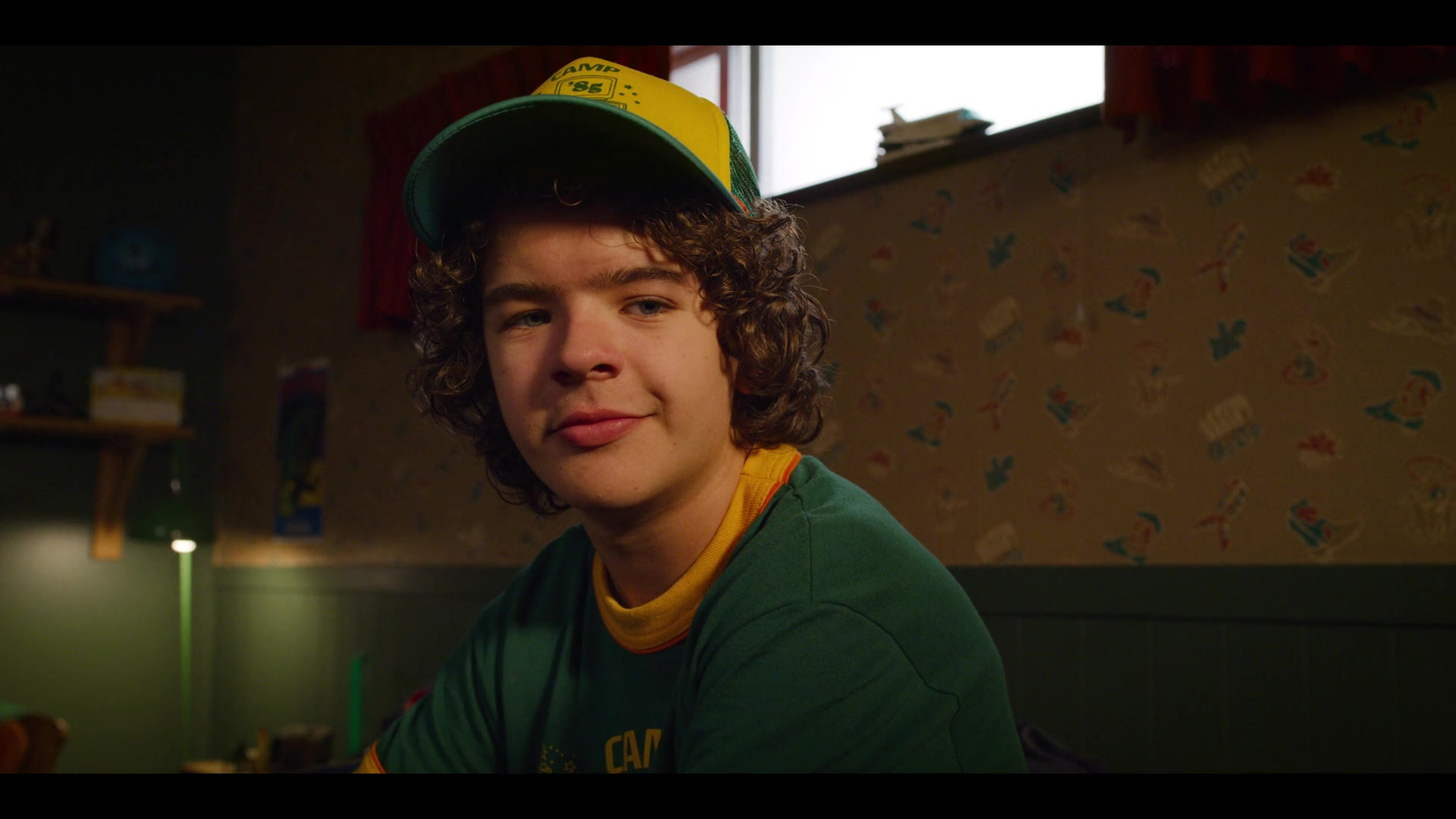 Stranger Things Dustin smiling