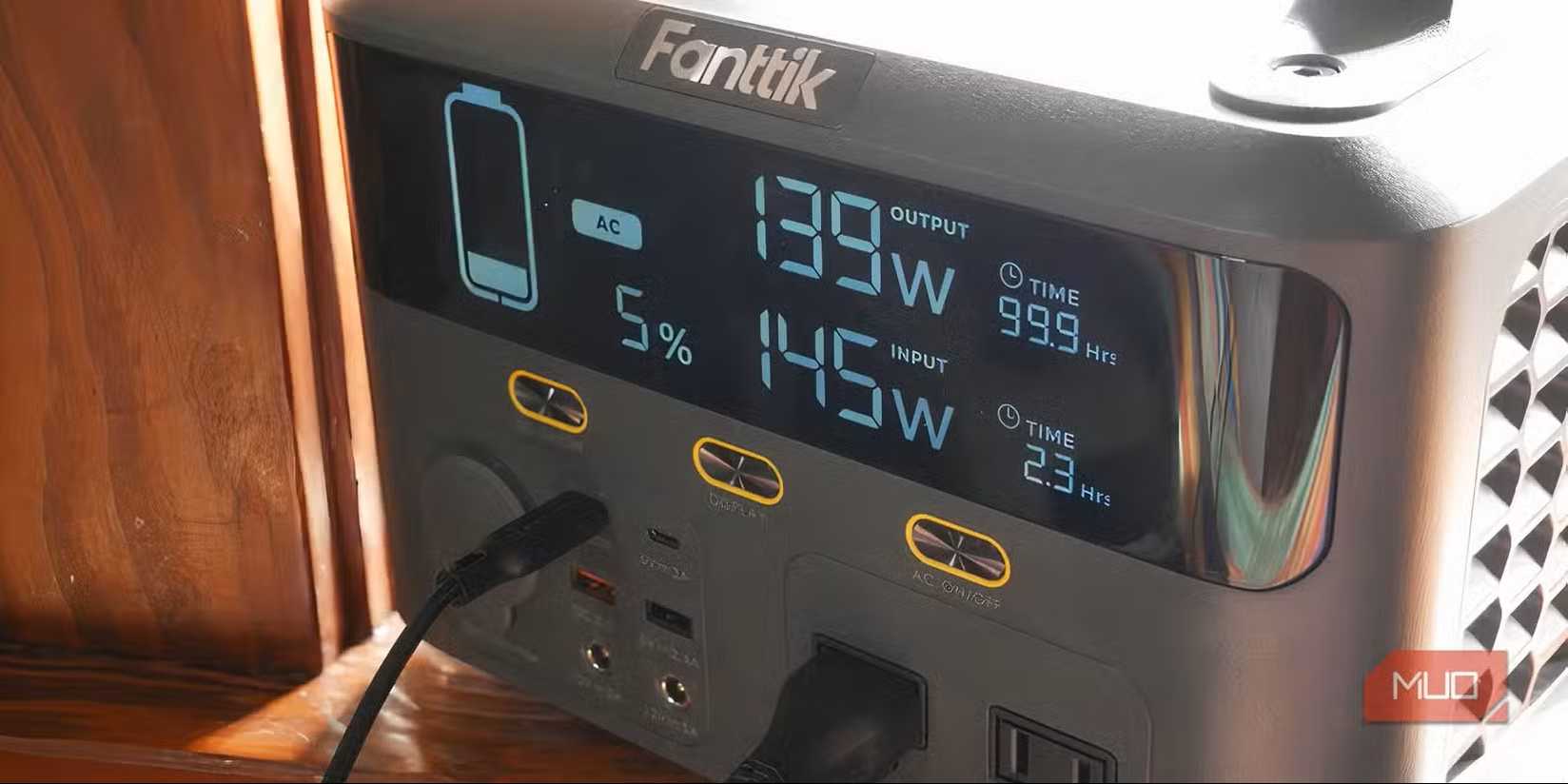 fanttik evo 300 power station and solar panel input output display