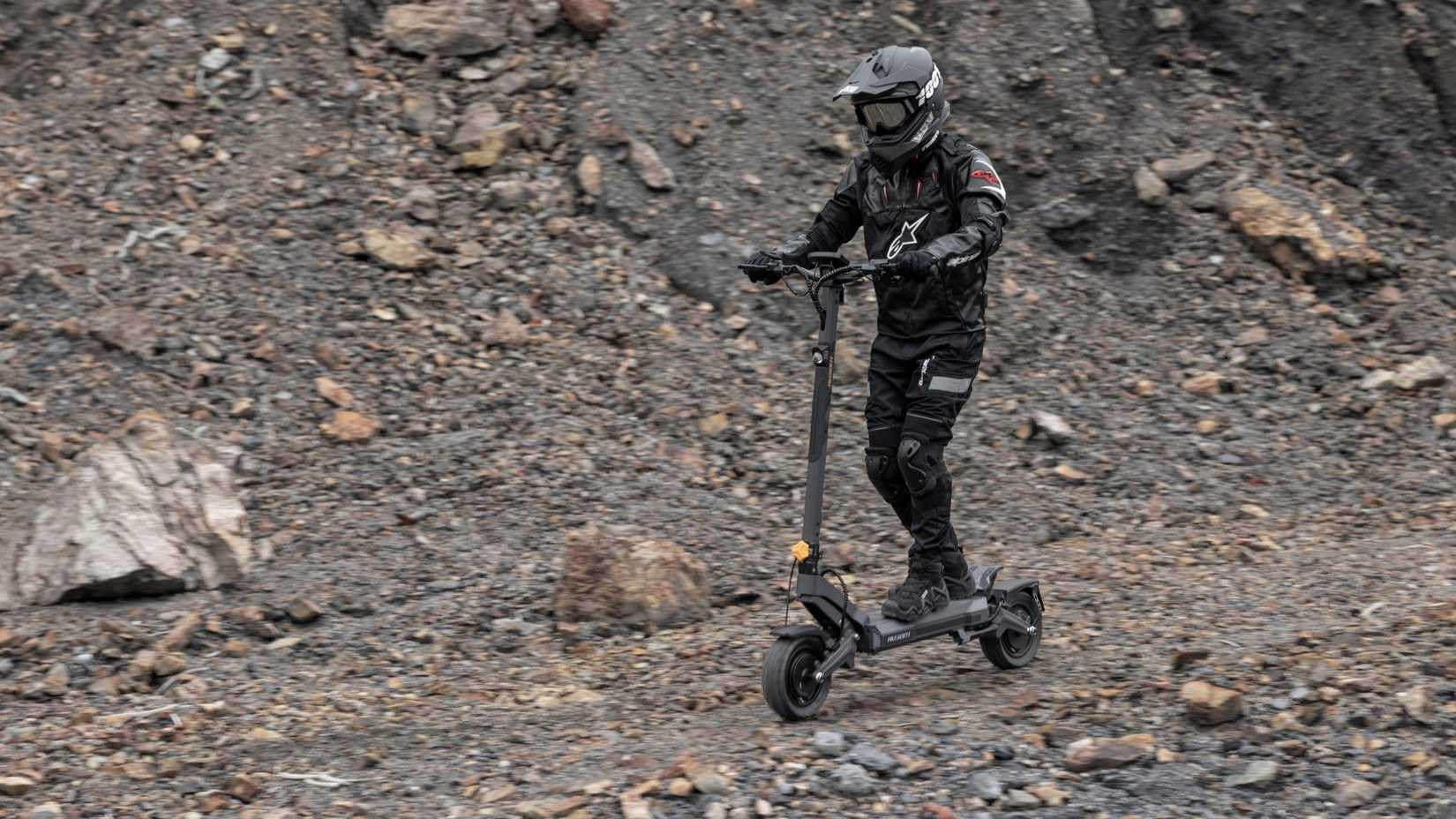 Rider on the Ausom DT2-PRO navigating rocky terrain