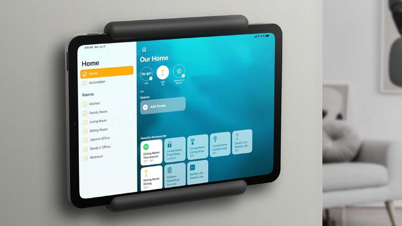 Un iPad que se utiliza como centro de hogar inteligente montado con un soporte Elago