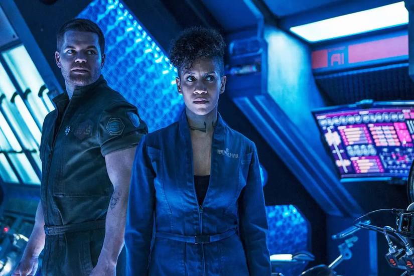 Naomi and Amos looking tense in The Expanse.