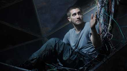 Jake Gyllenhaal touches wires in Source Code
