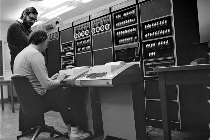Кен Томпсон и Деннис Ритчи работают над UNIX