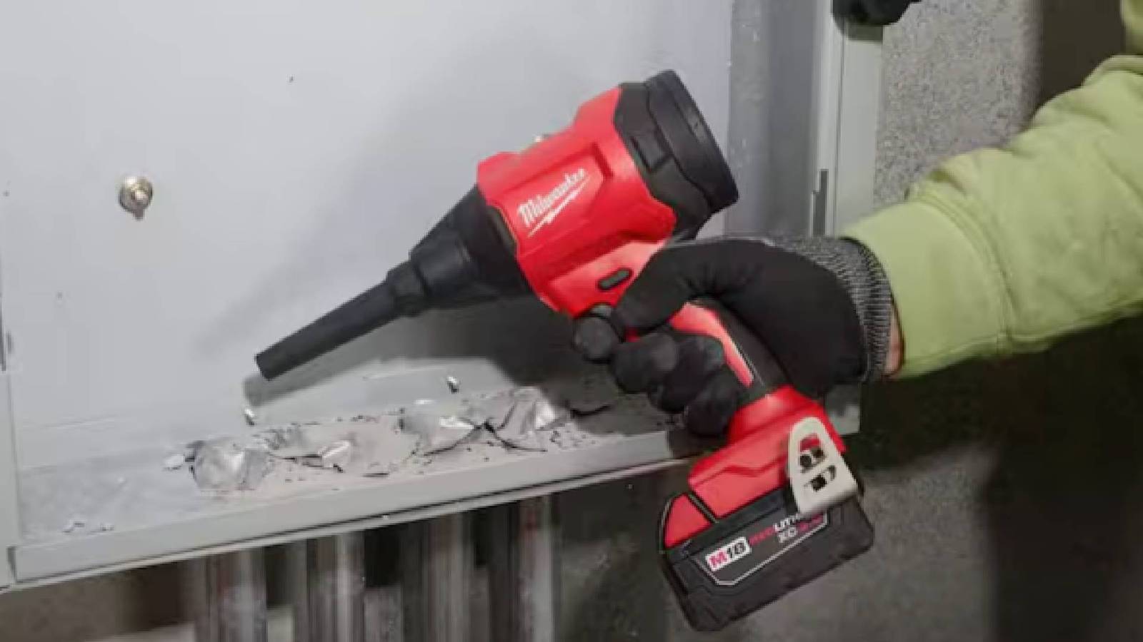 milwaukee 18v impact and flashlight 2735-20 Li-Ion & (1) 48-11-1815 18V 1.5Ah Battery : Tools & Home Improvement Its compact form Milwaukee M18 Cordless 6-Tool Combo