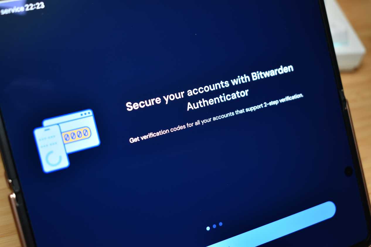 bitwarden authenticator app login