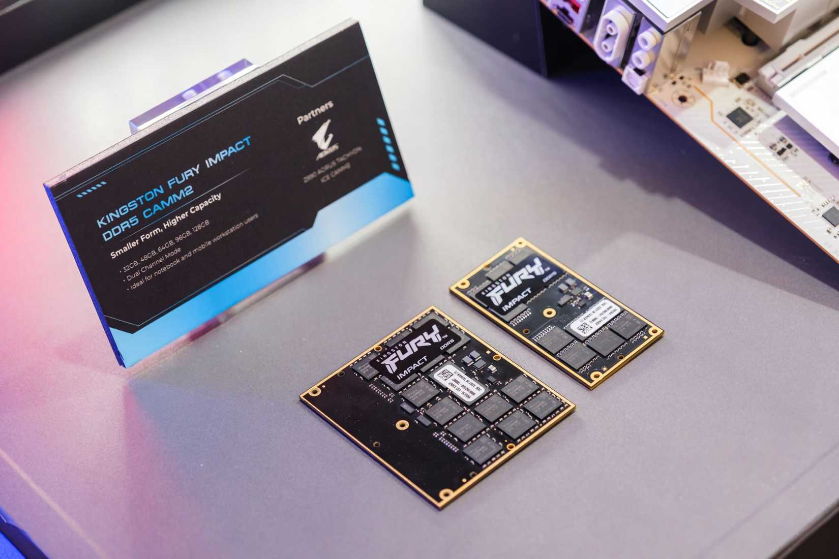 Módulo de memoria CAMM2 desmontado