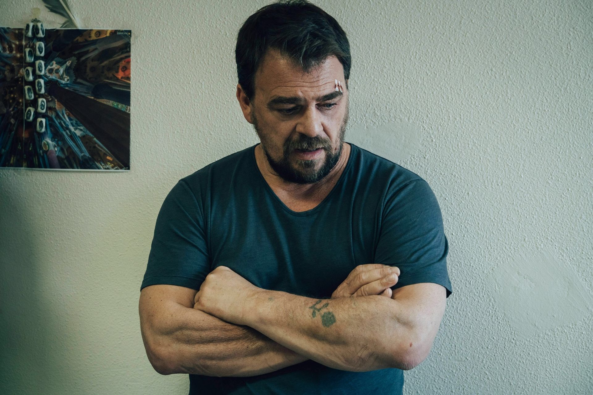 Plex has a brutally realistic crime drama you can binge for free, and it's not in English