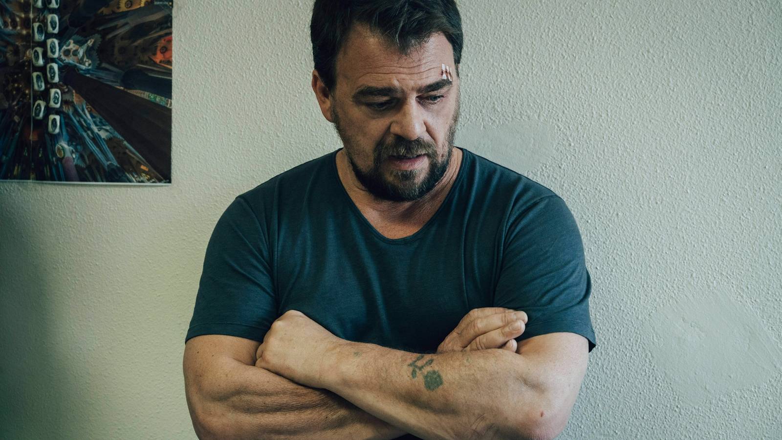 Plex has a brutally realistic crime drama you can binge for free, and it's not in English