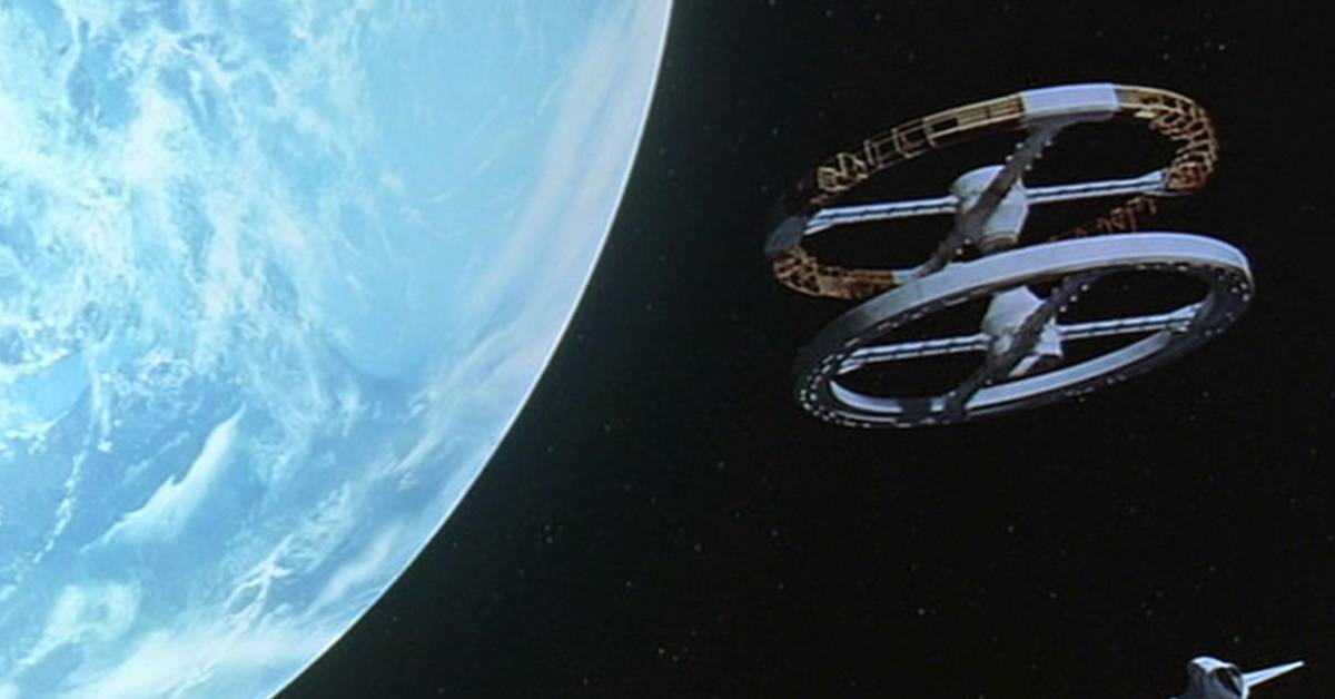 makeuseof.com - Dan Selcke - These 7 sci-fi movies and shows actually have more science than fiction