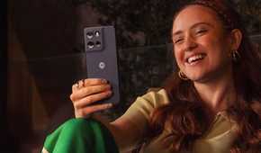 moto g 2026 with girl