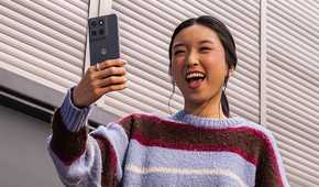 moto g stylus 2026 with girl