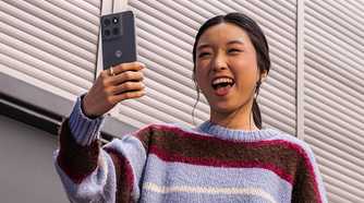 moto g stylus 2026 with girl