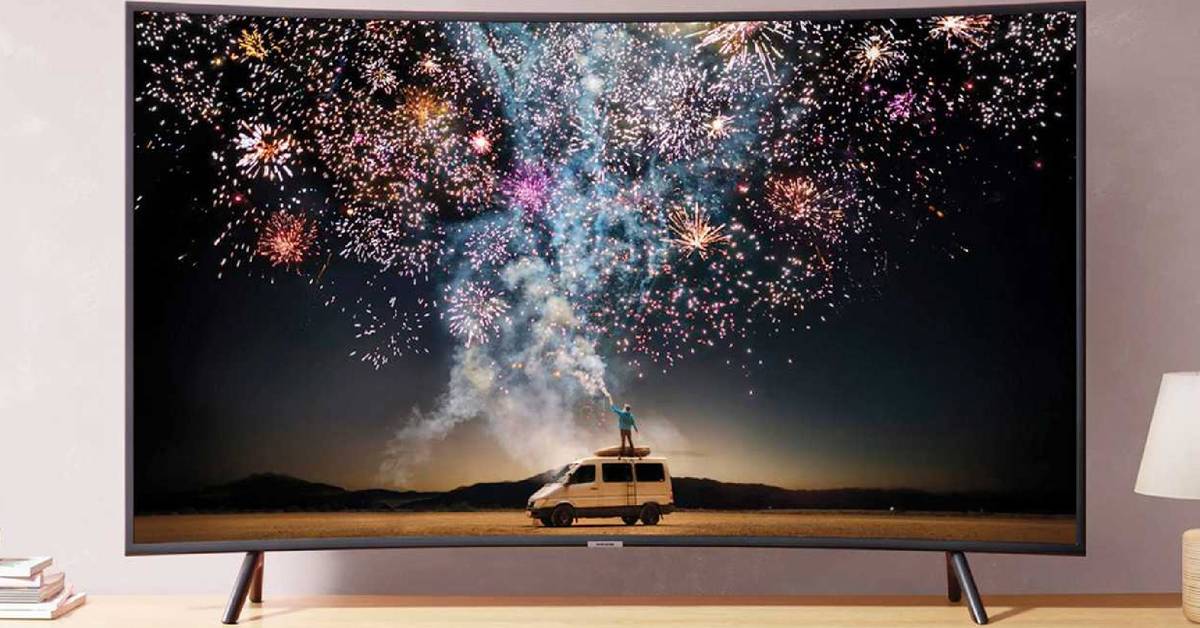 makeuseof.com - Chris Hachey - Curved TVs were supposed to be the future of home entertainment - here's exactly why they disappeared